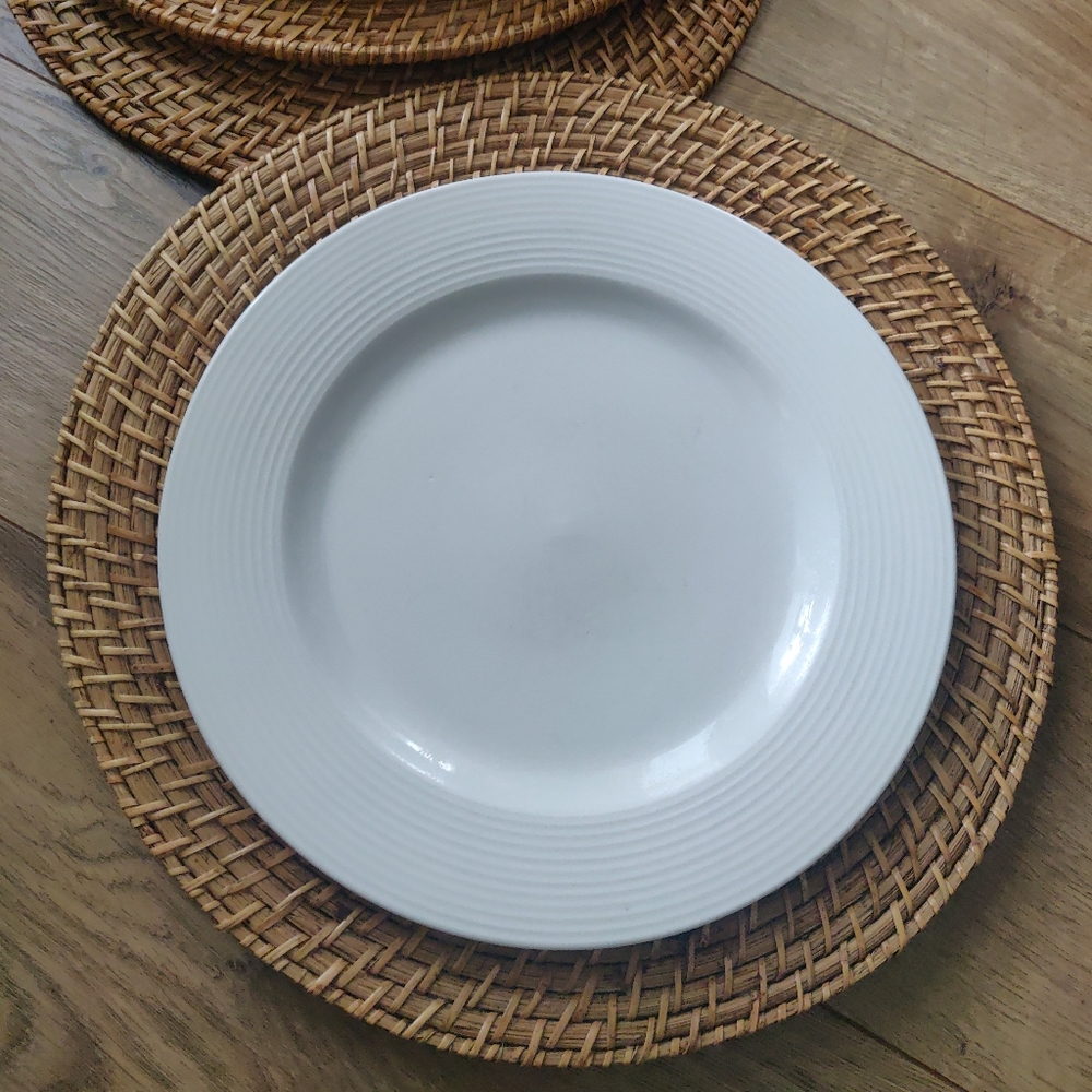 Wicker / woven round place mat - excellent condition